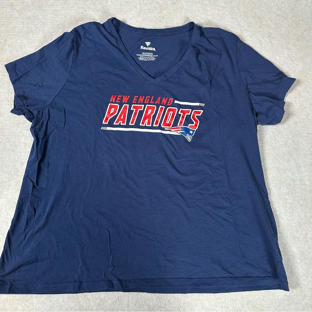 FANATICS Women's 3XL New England Patriots Graphic Tee M V-Neck Short Sleeve